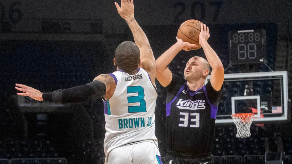 Lakers’ Jon Elmore goes viral for rubbing bald head after Summer League buzzer beater